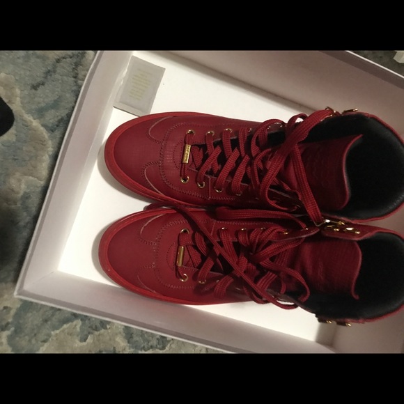 Shoe - Picture 3 of 3